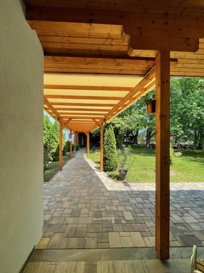 الشقق الفندقية Liget Ueduelopark Fonyód المظهر الخارجي الصورة